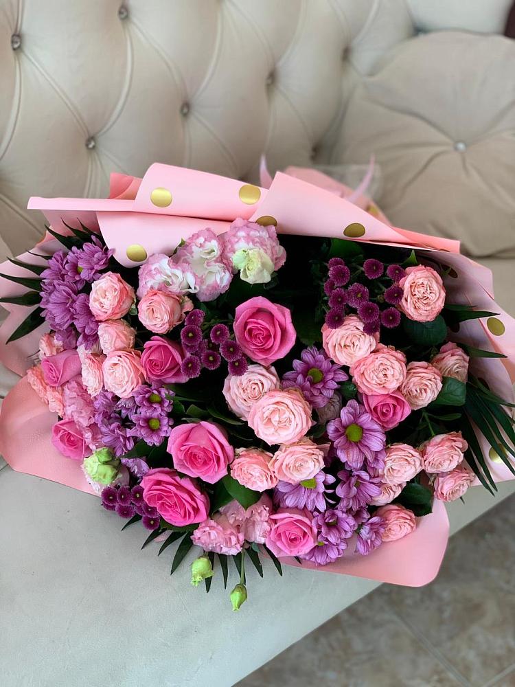 Букет цветов из: Хризантемы, Розы и Лизиантусы в Новосолдатке