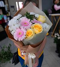 Букет цветов из:  Герберы, Розы и Хризантемы в Новосолдатке