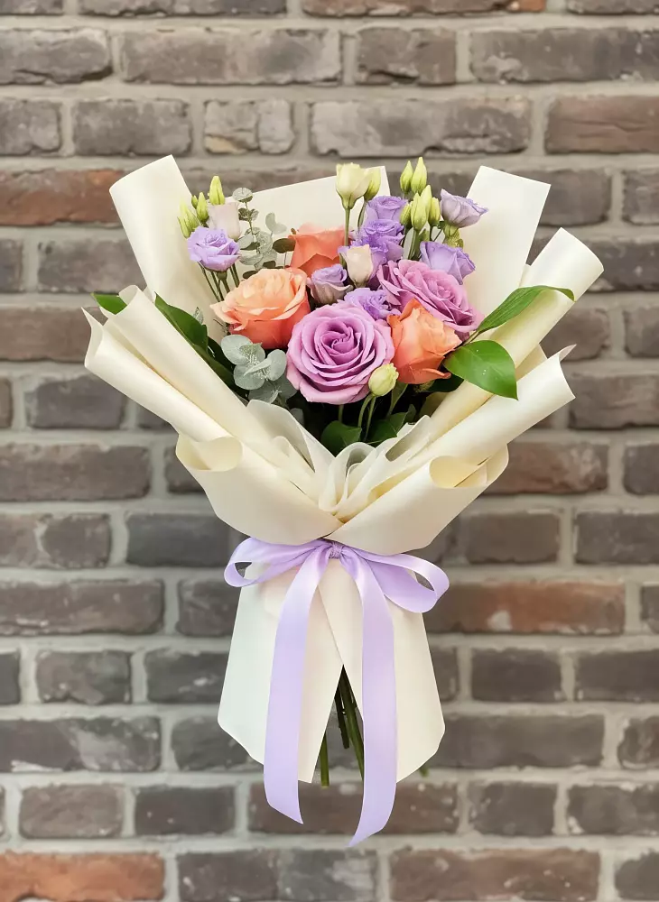 Букет цветов из: Лизиантусы и Розы в Новосолдатке