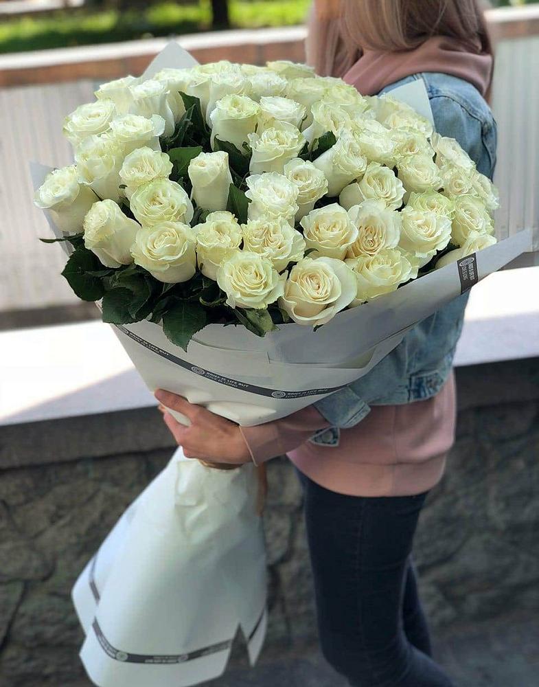 Букет 35 Белых роз в Новосолдатке