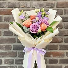 Букет цветов из:  Лизиантусы и Розы в Новосолдатке