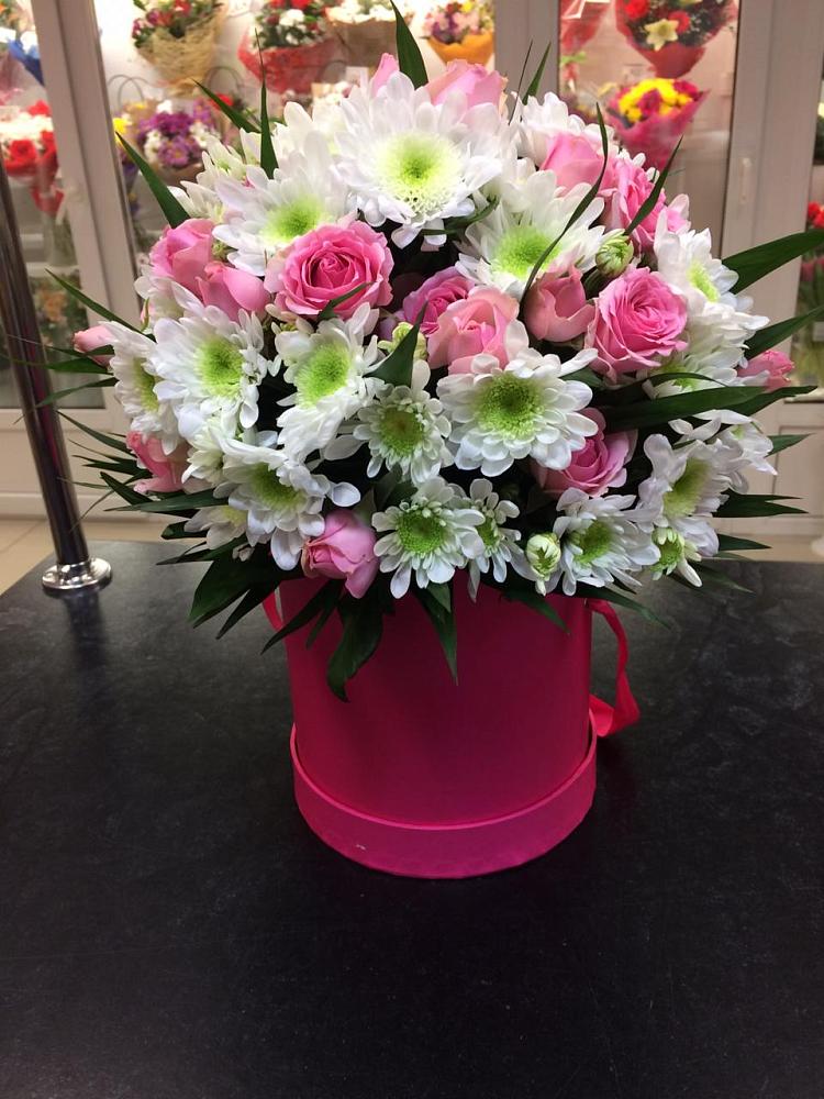 Цветочная композиция из Розы и Хризантемы в шляпной коробке в Новосолдатке