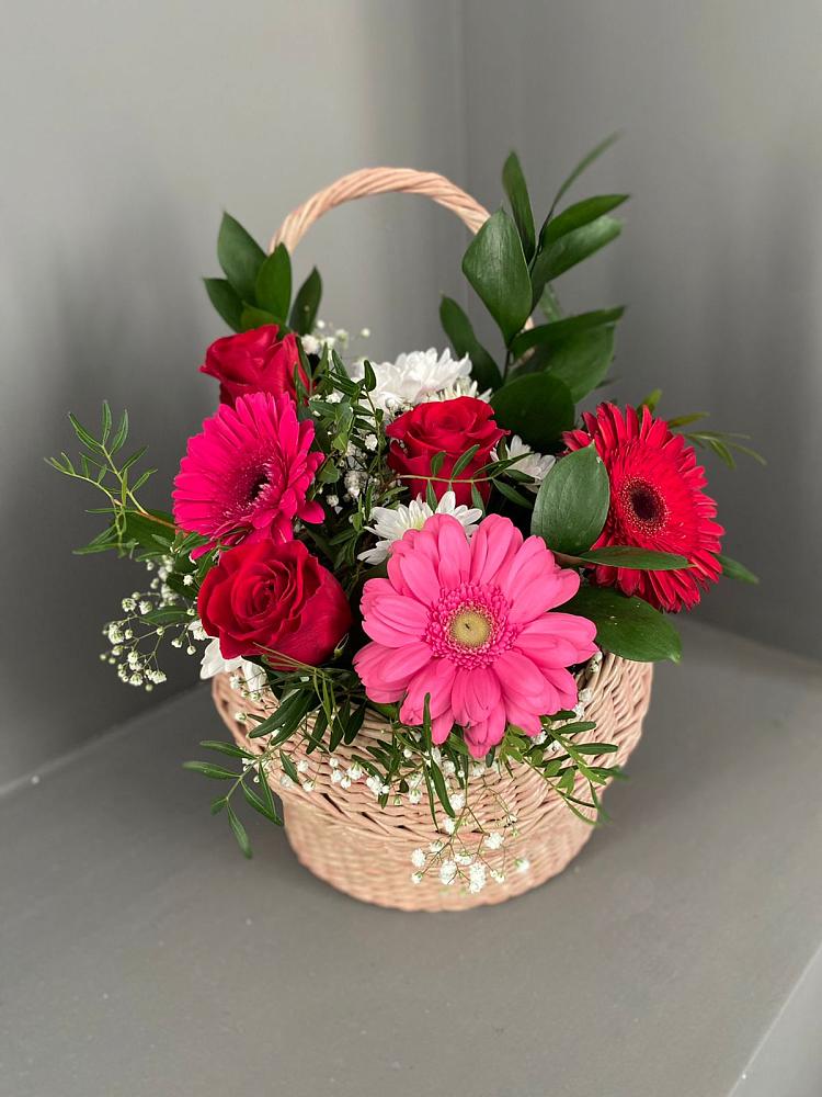 Цветочная композиция из Розы, Хризантемы и Герберы в корзине в Новосолдатке