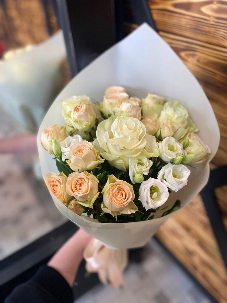 Букет цветов из: Розы и Лизиантусы в Новосолдатке